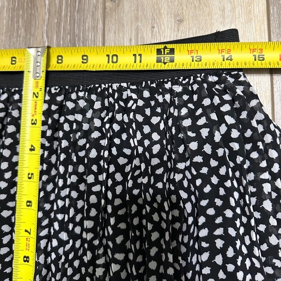 🛍️Rachel Zoe elastic waist and pleated sheer Skirt Size L excellent condition - Picture 3 of 6